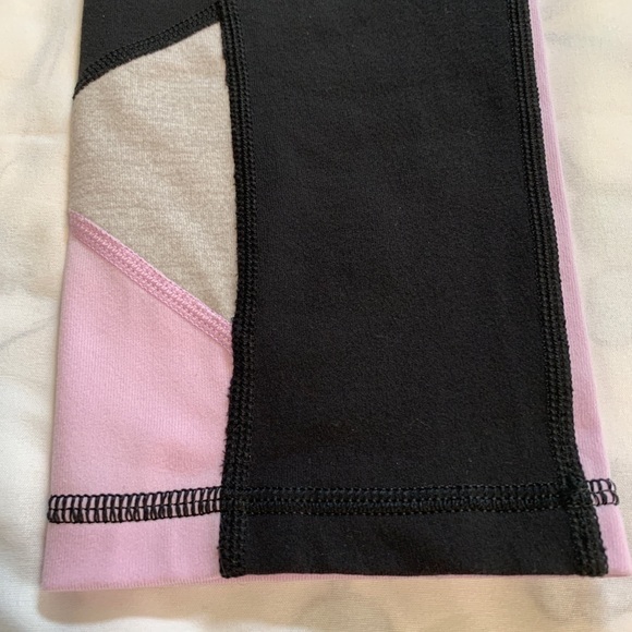 Lululemon Wunder Under Crop Size 4 - Picture 7 of 8